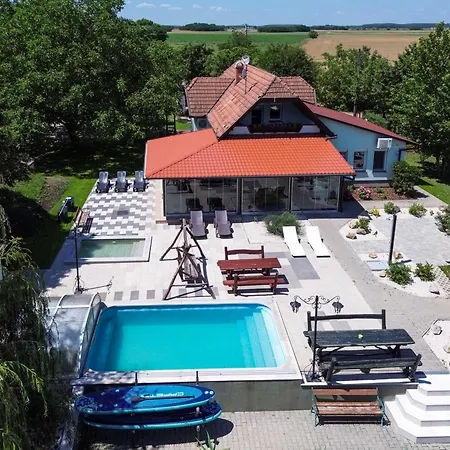 Villa Diofa Vendeghaz *